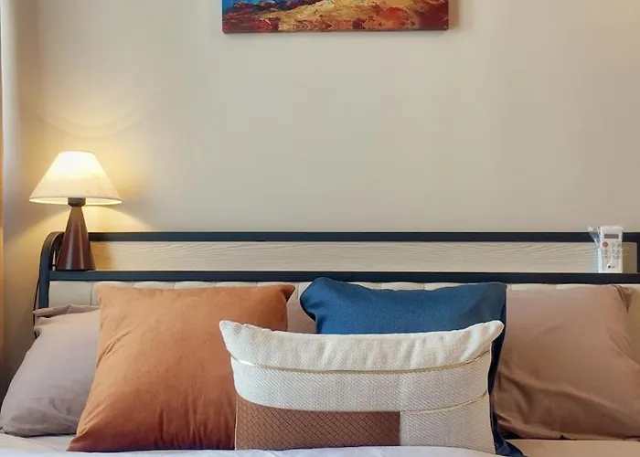 Apartment Stylish Makati With Pool Near Airport & Bgc